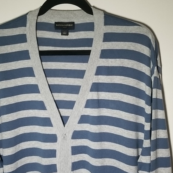 Banana Republic Cardigan - Picture 2 of 4